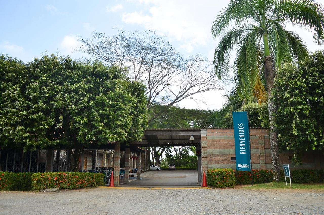 Hosteria Horizontes Caucasia Buitenkant foto